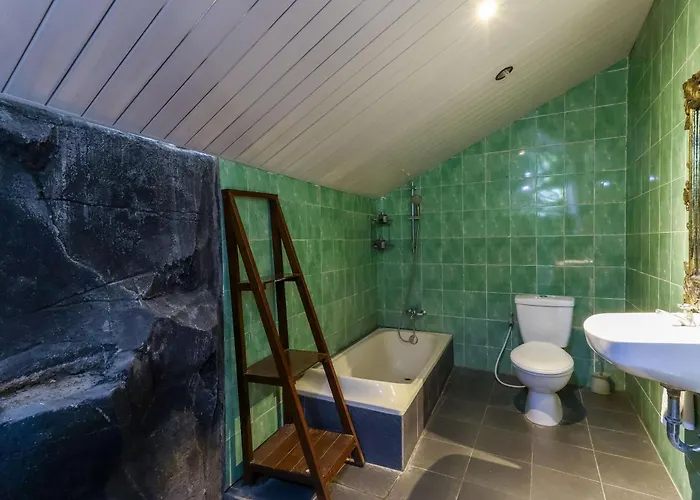 Taman Lituhayu Villa *